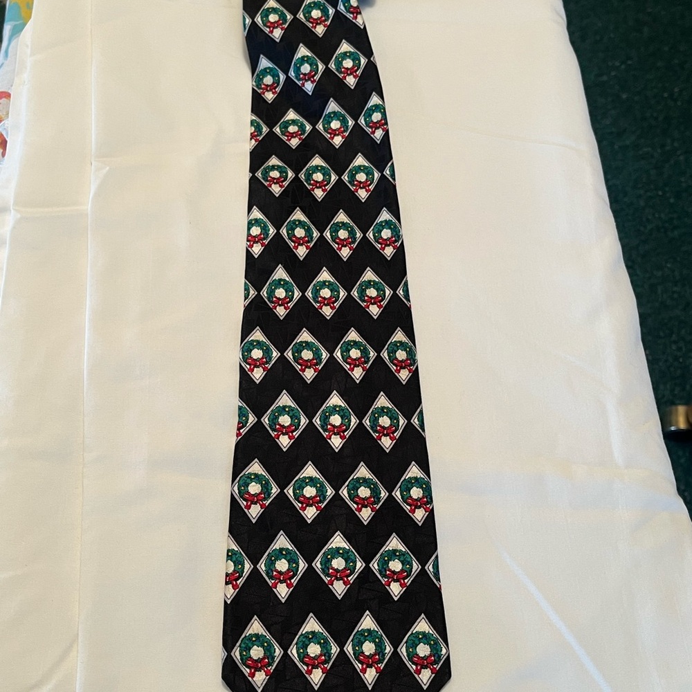 Stylish Black and Green Geometric Men's Tie